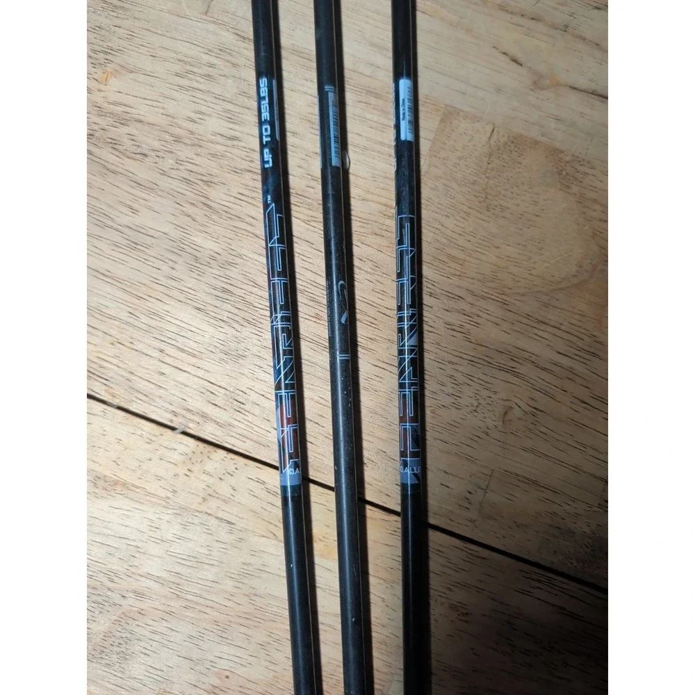 Barnett Tom Cat Youth Bow/3 Practice Arrows And Big Game Retractable Gear Lift